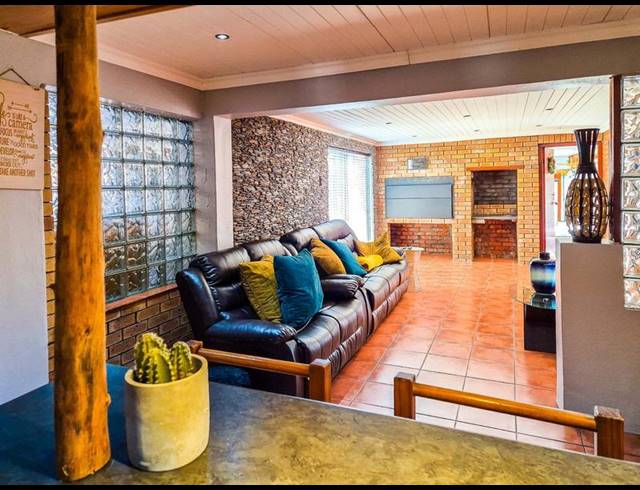 4 BEDROOM HOUSE FOR SALE IN PROTEA HEIGHTS